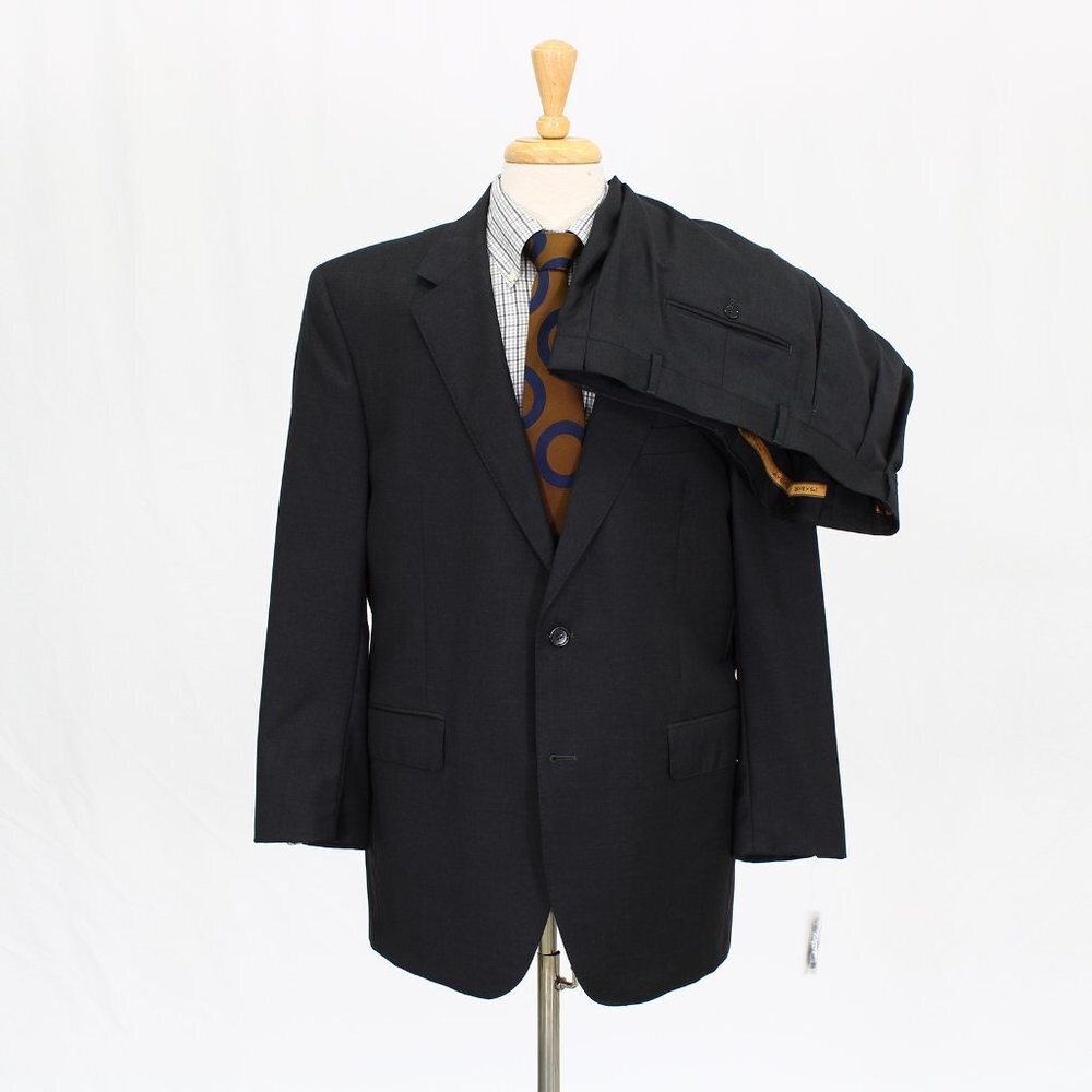 Jos. A. Bank 43R 37x28 Gray Solid Two Button Full Suit R017